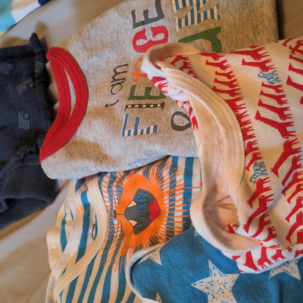 Baby onesies small 6 month